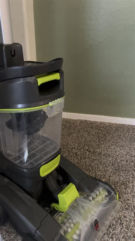 Why is My Hoover Carpet Cleaner Leaking:。